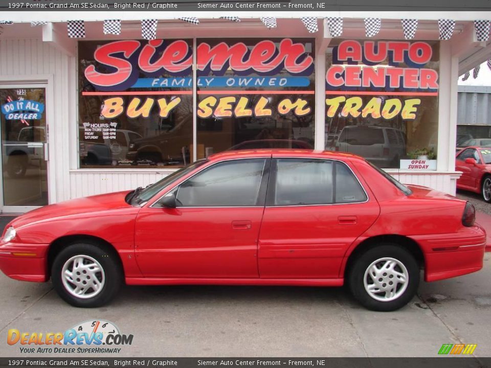 1997 Pontiac Grand Am SE Sedan Bright Red / Graphite Photo #1