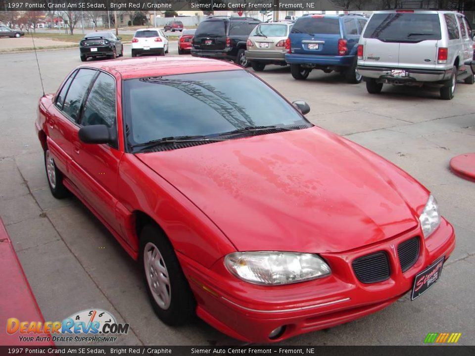 1997 Pontiac Grand Am SE Sedan Bright Red / Graphite Photo #5