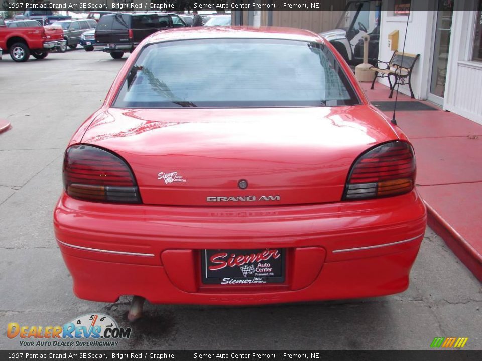 1997 Pontiac Grand Am SE Sedan Bright Red / Graphite Photo #7