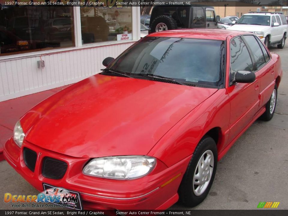 1997 Pontiac Grand Am SE Sedan Bright Red / Graphite Photo #9