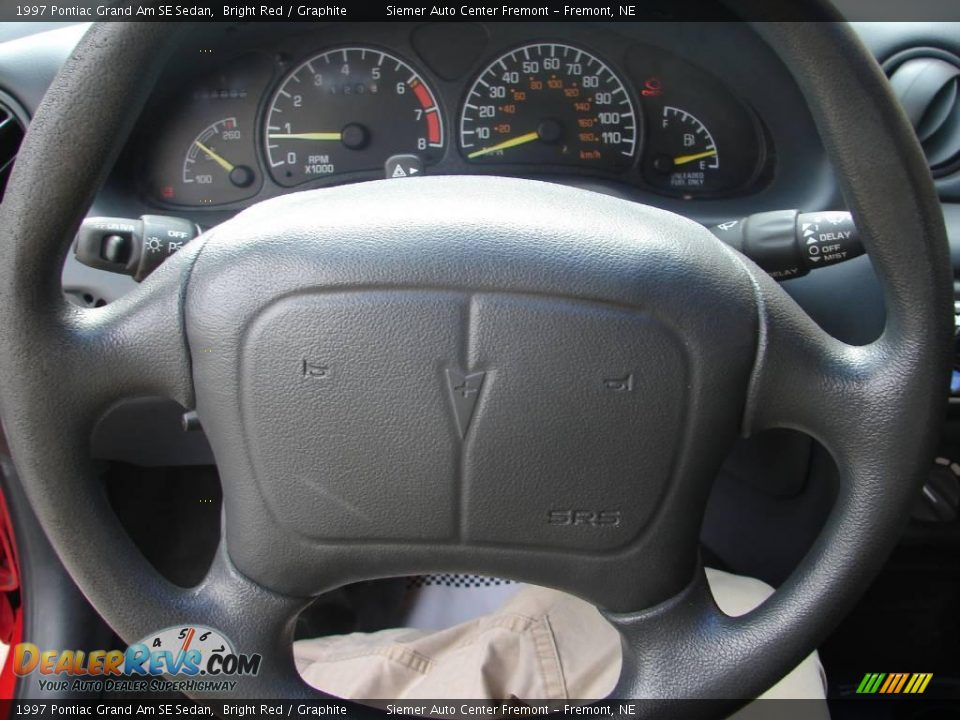 1997 Pontiac Grand Am SE Sedan Bright Red / Graphite Photo #15