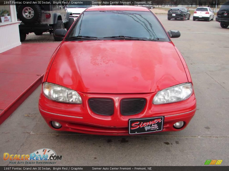 1997 Pontiac Grand Am SE Sedan Bright Red / Graphite Photo #16