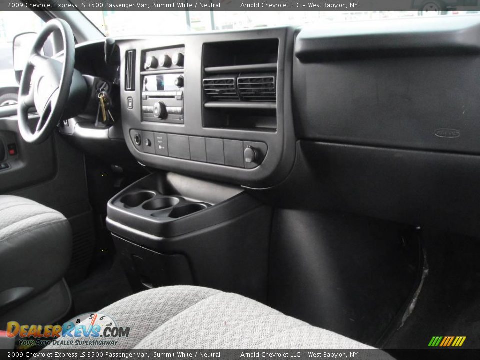 2009 Chevrolet Express LS 3500 Passenger Van Summit White / Neutral Photo #11