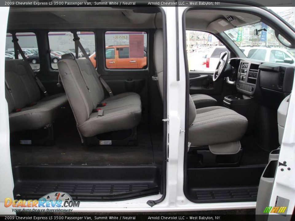 2009 Chevrolet Express LS 3500 Passenger Van Summit White / Neutral Photo #12