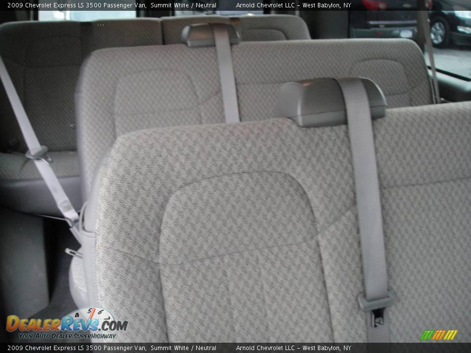2009 Chevrolet Express LS 3500 Passenger Van Summit White / Neutral Photo #14