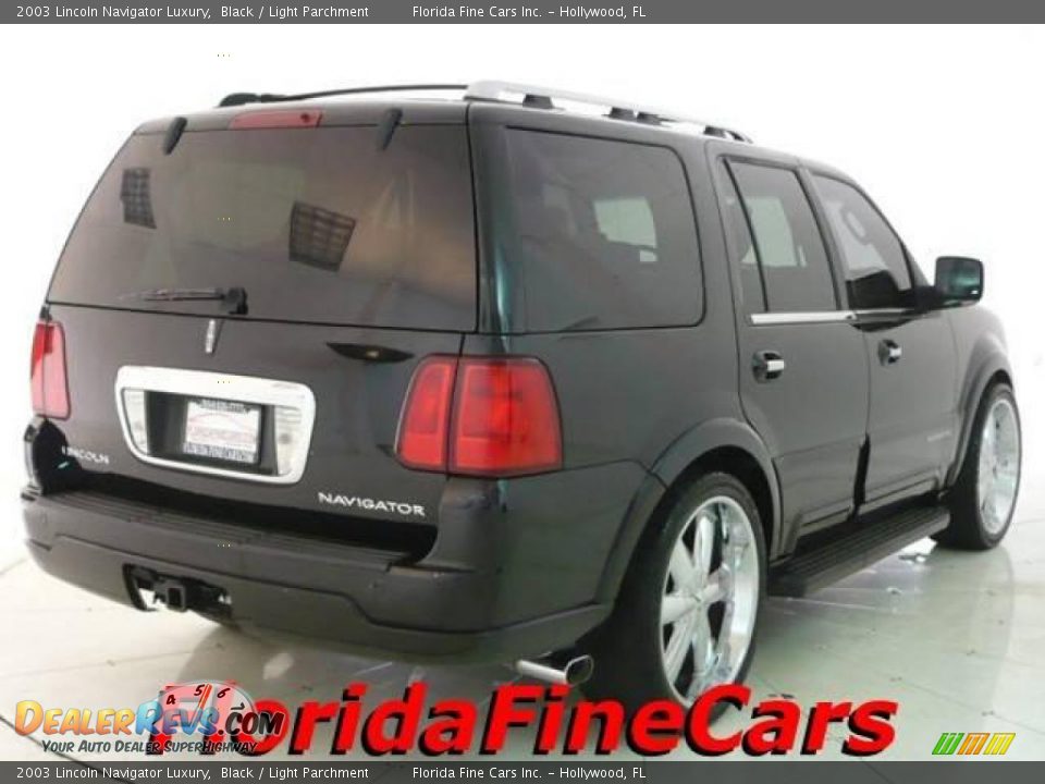 2003 Lincoln Navigator Luxury Black / Light Parchment Photo #2