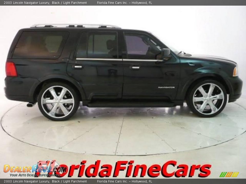 2003 Lincoln Navigator Luxury Black / Light Parchment Photo #4