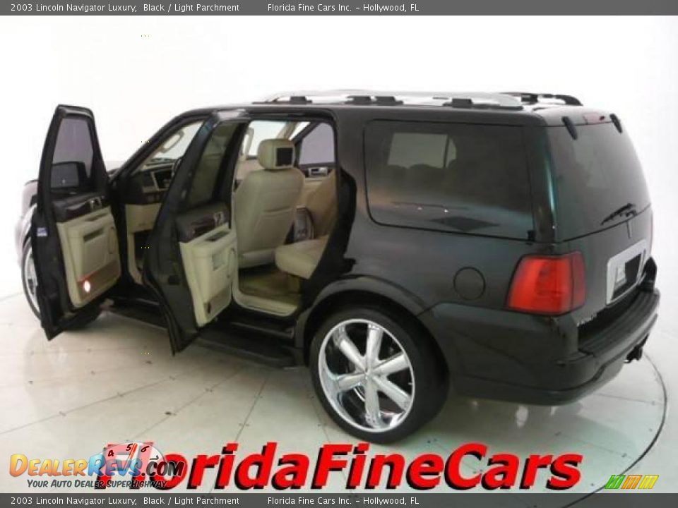 2003 Lincoln Navigator Luxury Black / Light Parchment Photo #8