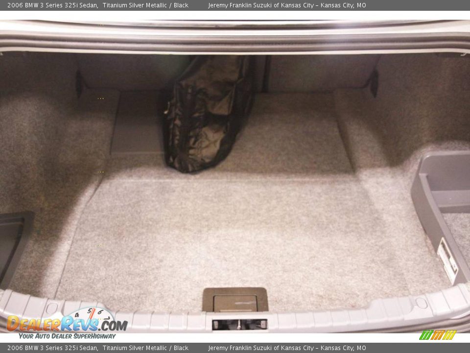 2006 BMW 3 Series 325i Sedan Titanium Silver Metallic / Black Photo #17