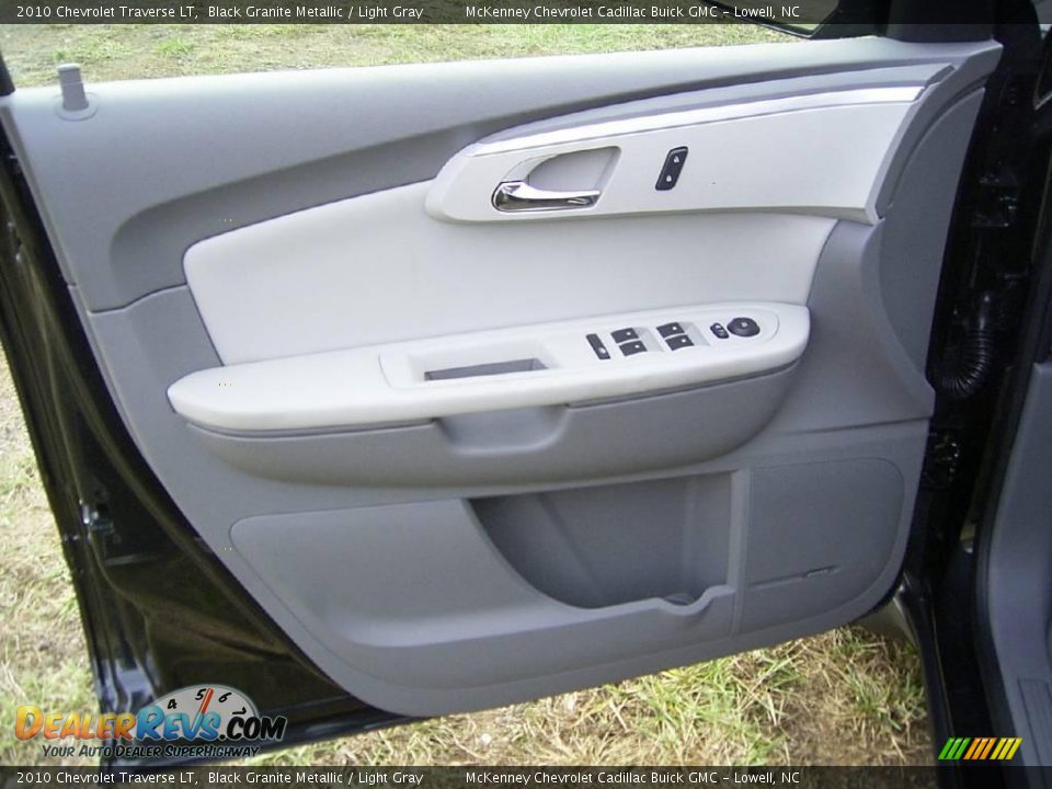 2010 Chevrolet Traverse LT Black Granite Metallic / Light Gray Photo #7