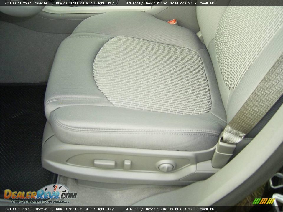 2010 Chevrolet Traverse LT Black Granite Metallic / Light Gray Photo #8