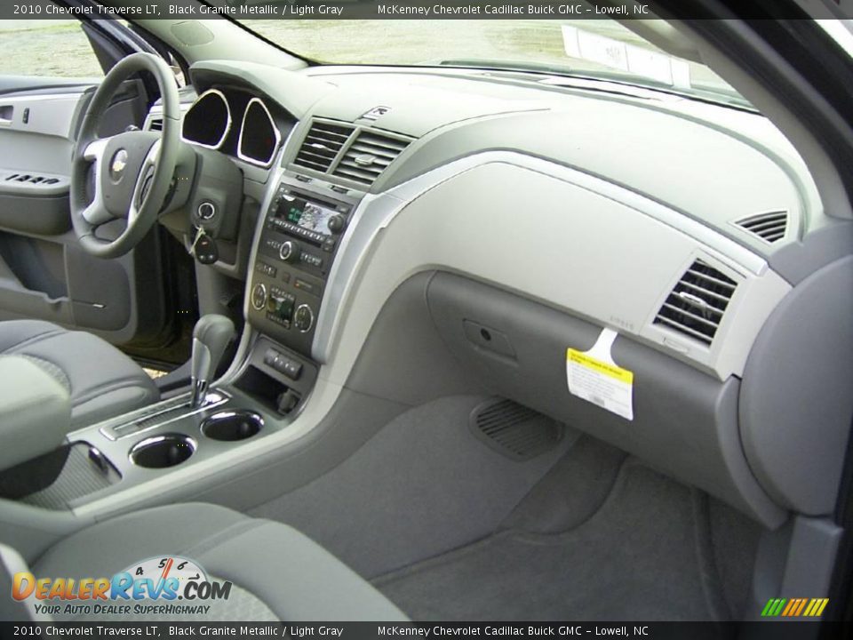 2010 Chevrolet Traverse LT Black Granite Metallic / Light Gray Photo #15