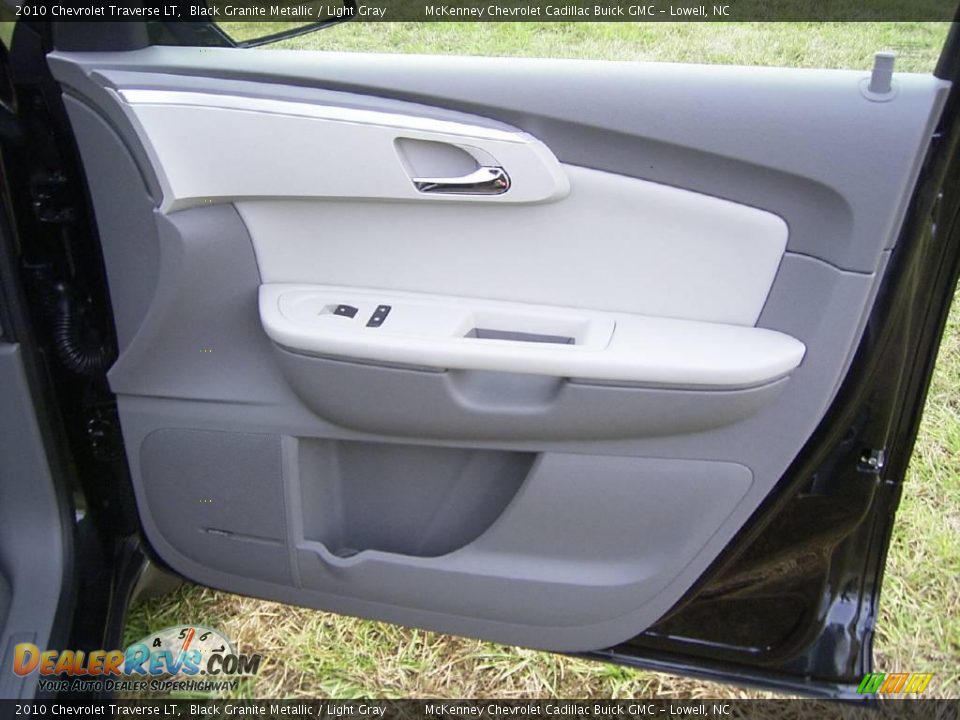 2010 Chevrolet Traverse LT Black Granite Metallic / Light Gray Photo #16