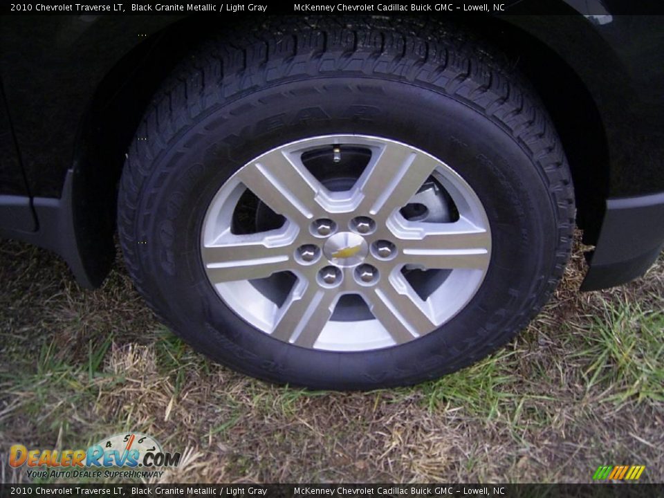 2010 Chevrolet Traverse LT Black Granite Metallic / Light Gray Photo #17
