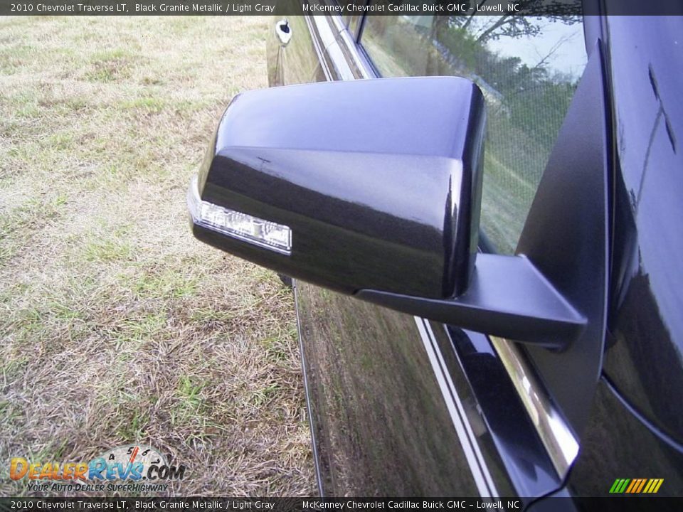 2010 Chevrolet Traverse LT Black Granite Metallic / Light Gray Photo #18