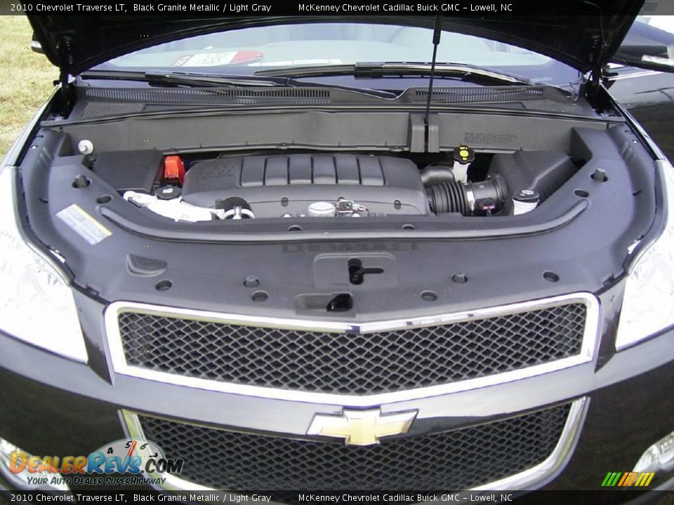 2010 Chevrolet Traverse LT Black Granite Metallic / Light Gray Photo #19
