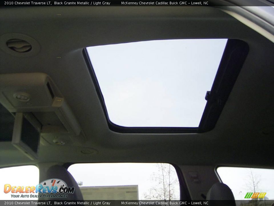 2010 Chevrolet Traverse LT Black Granite Metallic / Light Gray Photo #22