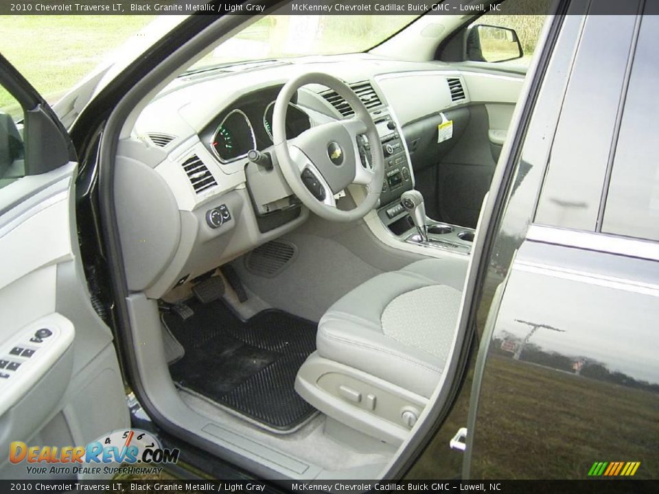 2010 Chevrolet Traverse LT Black Granite Metallic / Light Gray Photo #26