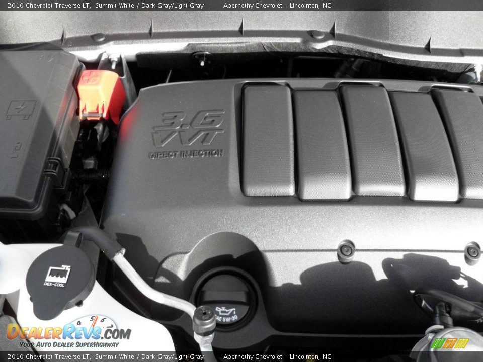 2010 Chevrolet Traverse LT Summit White / Dark Gray/Light Gray Photo #9