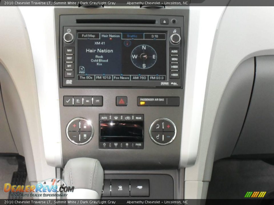 2010 Chevrolet Traverse LT Summit White / Dark Gray/Light Gray Photo #16