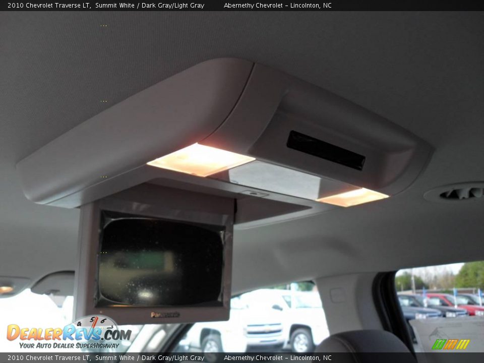 2010 Chevrolet Traverse LT Summit White / Dark Gray/Light Gray Photo #17