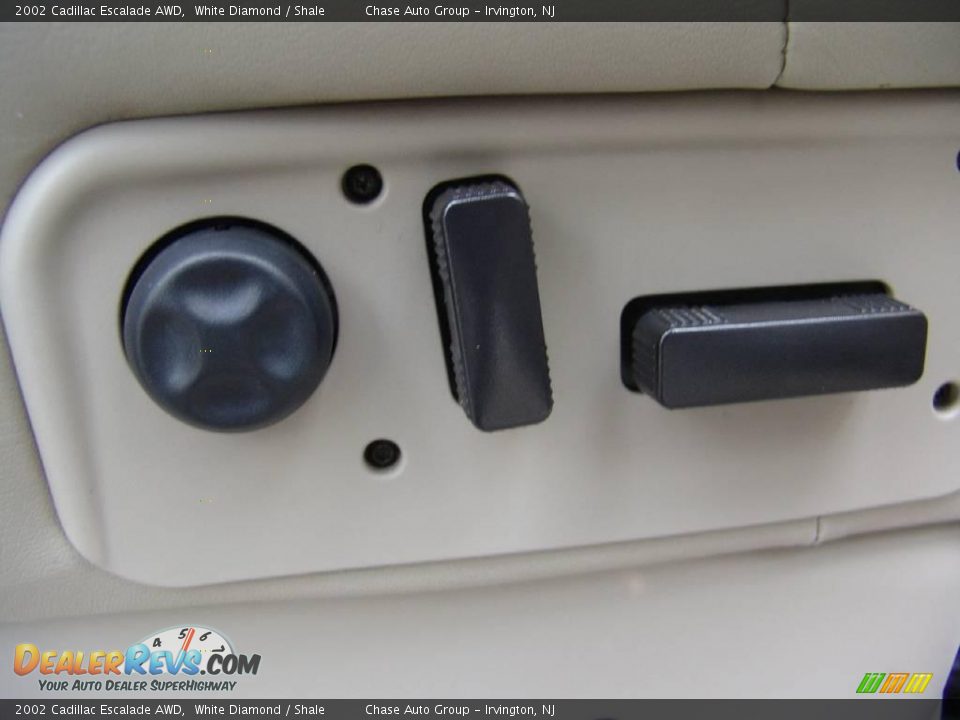 2002 Cadillac Escalade AWD White Diamond / Shale Photo #21