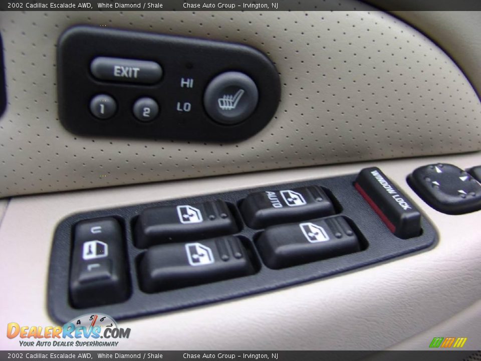 2002 Cadillac Escalade AWD White Diamond / Shale Photo #28