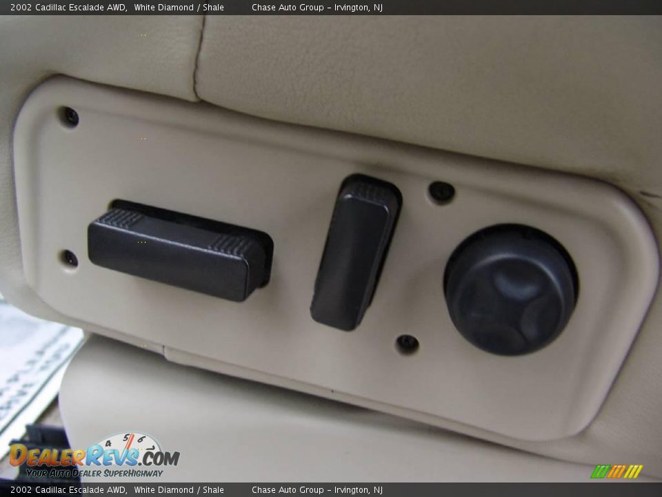2002 Cadillac Escalade AWD White Diamond / Shale Photo #29