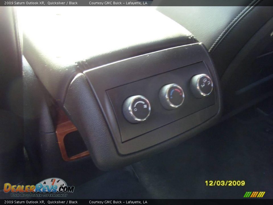 2009 Saturn Outlook XR Quicksilver / Black Photo #15