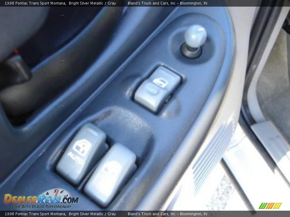 1998 Pontiac Trans Sport Montana Bright Silver Metallic / Gray Photo #17