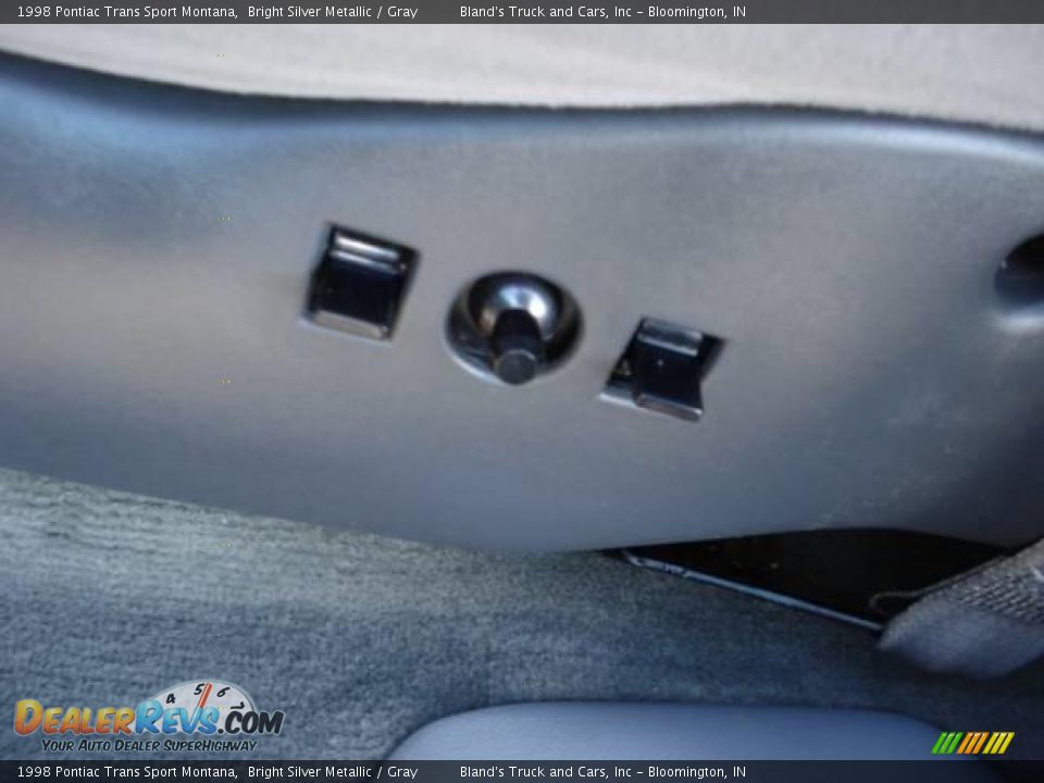 1998 Pontiac Trans Sport Montana Bright Silver Metallic / Gray Photo #18