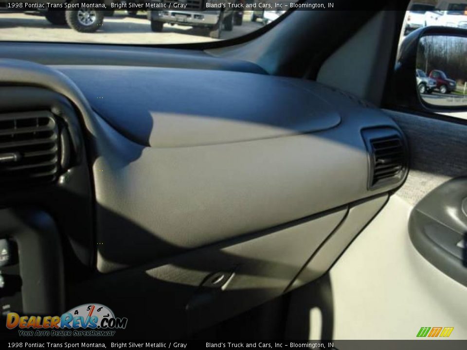 1998 Pontiac Trans Sport Montana Bright Silver Metallic / Gray Photo #25