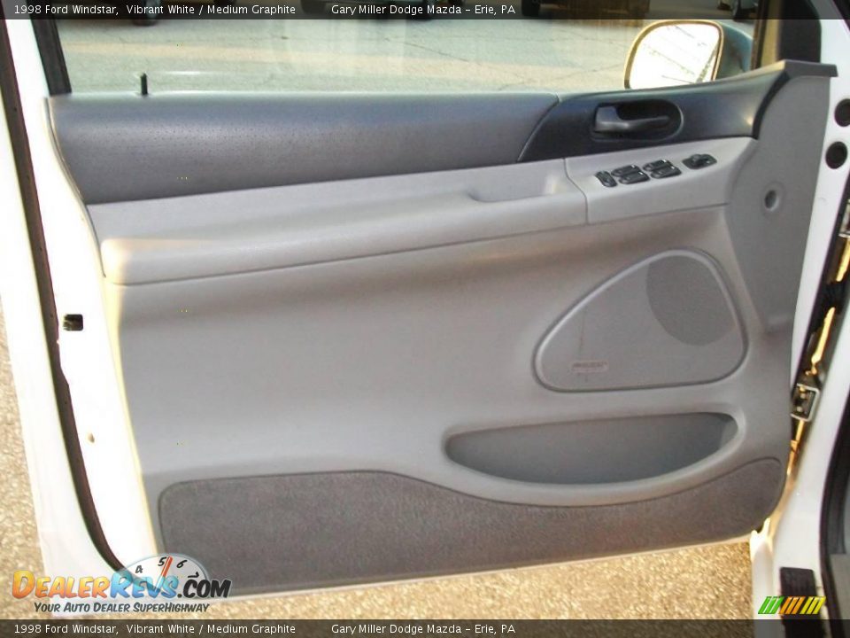1998 Ford Windstar Vibrant White / Medium Graphite Photo #10