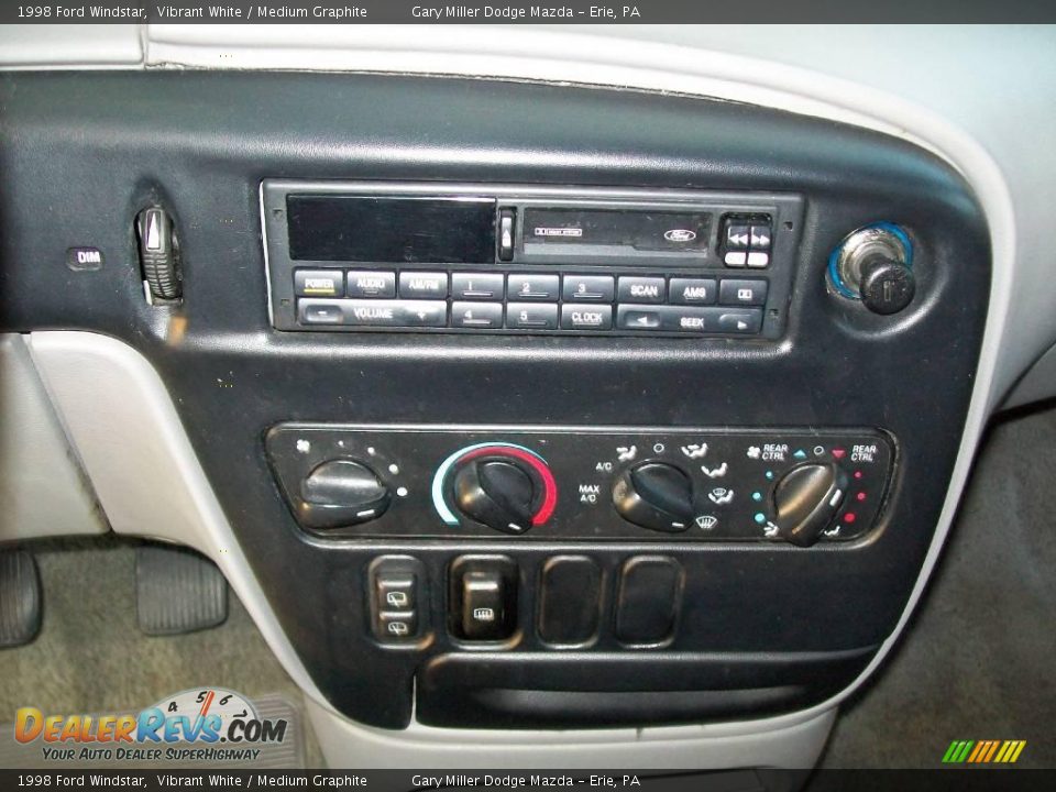 1998 Ford Windstar Vibrant White / Medium Graphite Photo #14