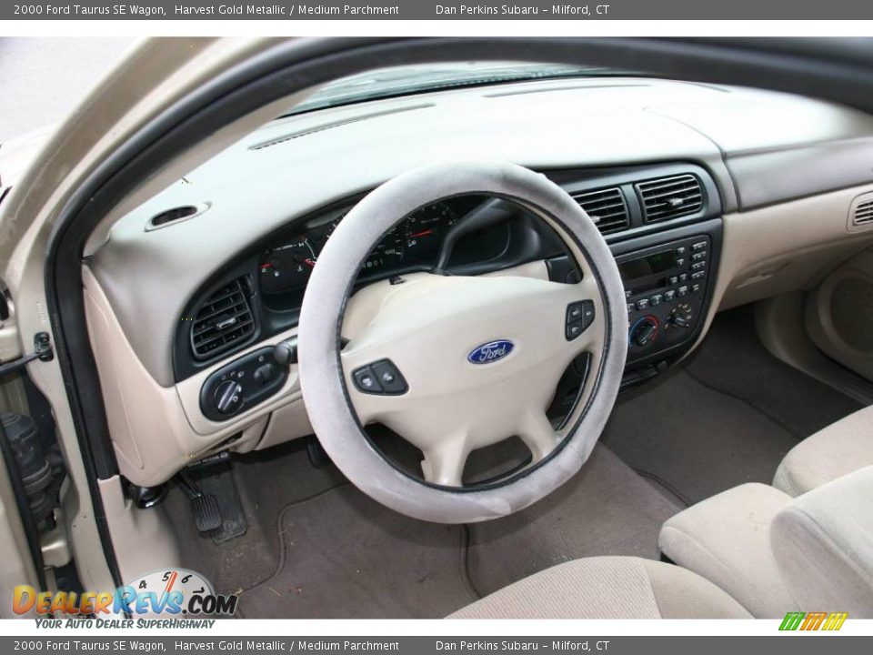 2000 Ford Taurus SE Wagon Harvest Gold Metallic / Medium Parchment Photo #11