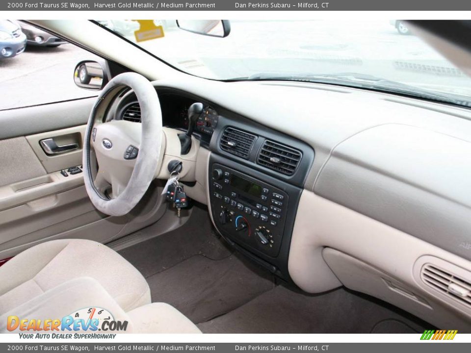 2000 Ford Taurus SE Wagon Harvest Gold Metallic / Medium Parchment Photo #12