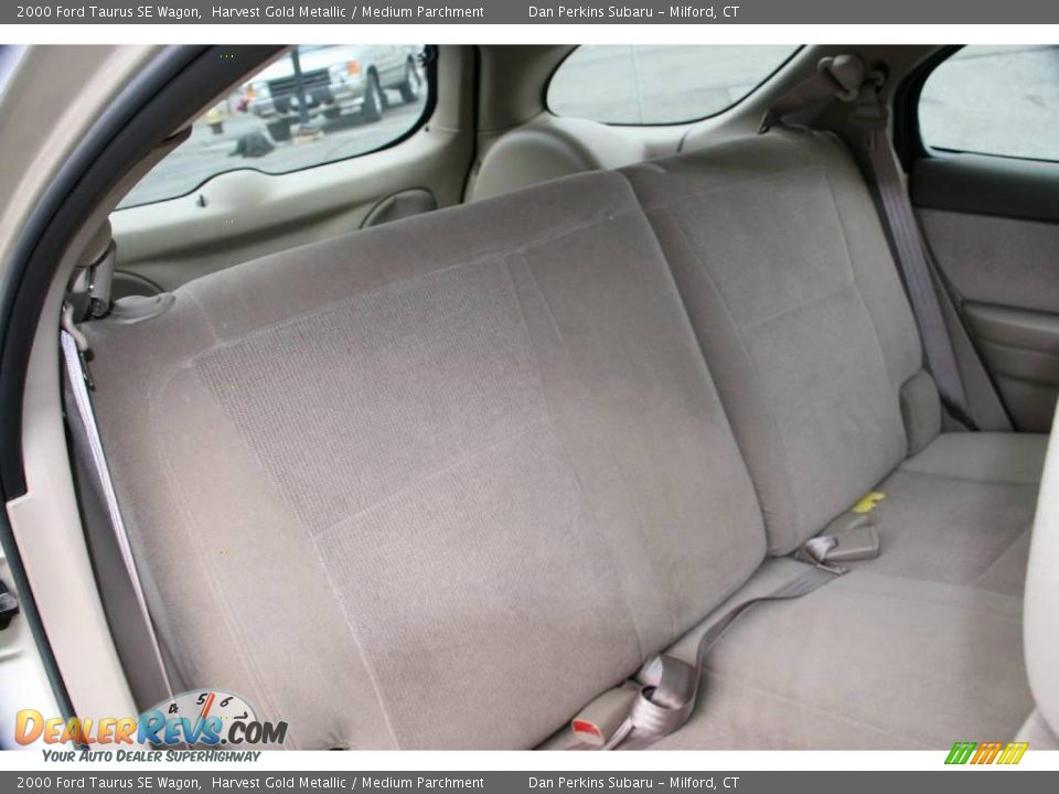 2000 Ford Taurus SE Wagon Harvest Gold Metallic / Medium Parchment Photo #13