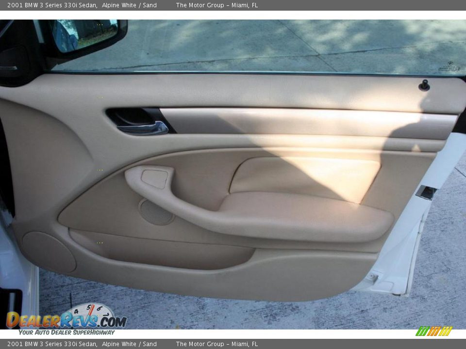 2001 BMW 3 Series 330i Sedan Alpine White / Sand Photo #30