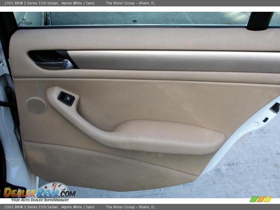 2001 BMW 3 Series 330i Sedan Alpine White / Sand Photo #32