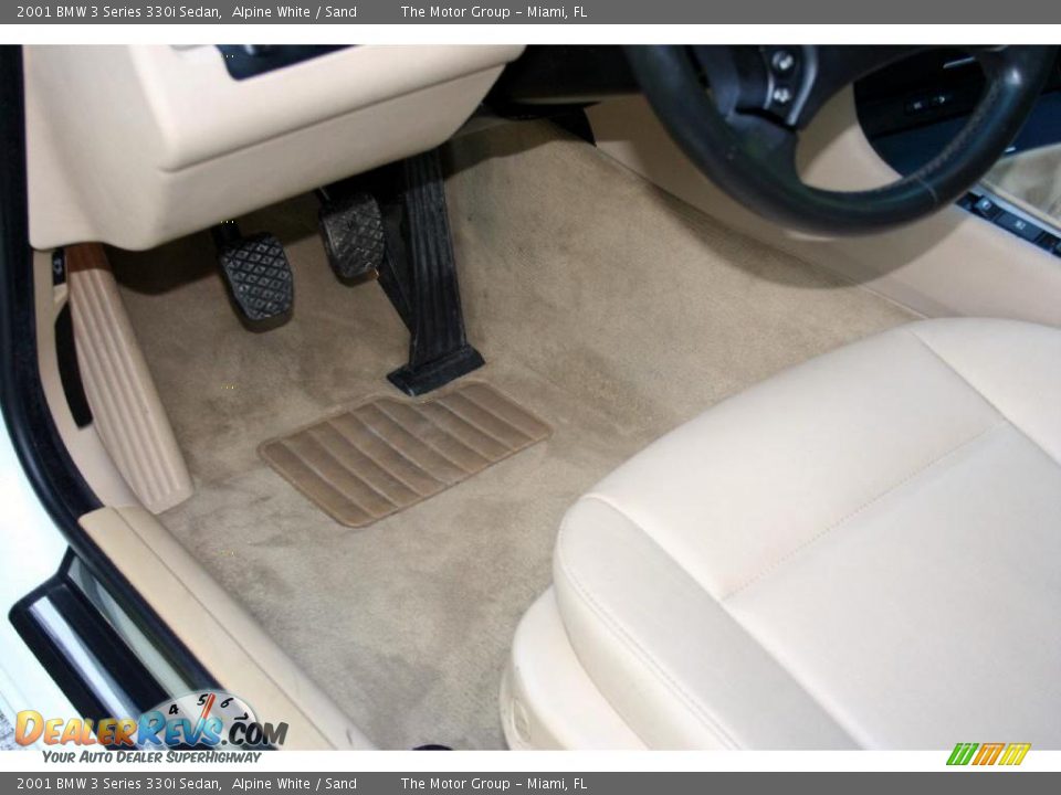 2001 BMW 3 Series 330i Sedan Alpine White / Sand Photo #33