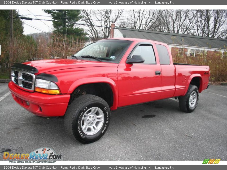 2004 Dodge Dakota SXT Club Cab 4x4 Flame Red / Dark Slate Gray Photo #1