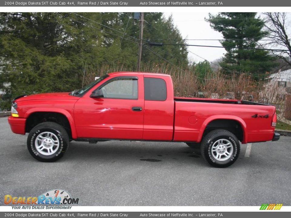 2004 Dodge Dakota SXT Club Cab 4x4 Flame Red / Dark Slate Gray Photo #3