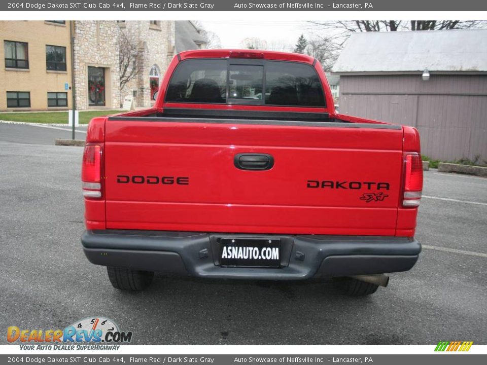 2004 Dodge Dakota SXT Club Cab 4x4 Flame Red / Dark Slate Gray Photo #5