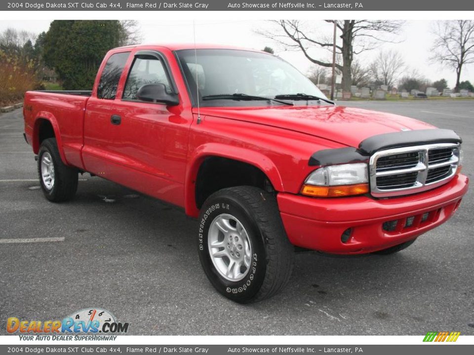2004 Dodge Dakota SXT Club Cab 4x4 Flame Red / Dark Slate Gray Photo #9