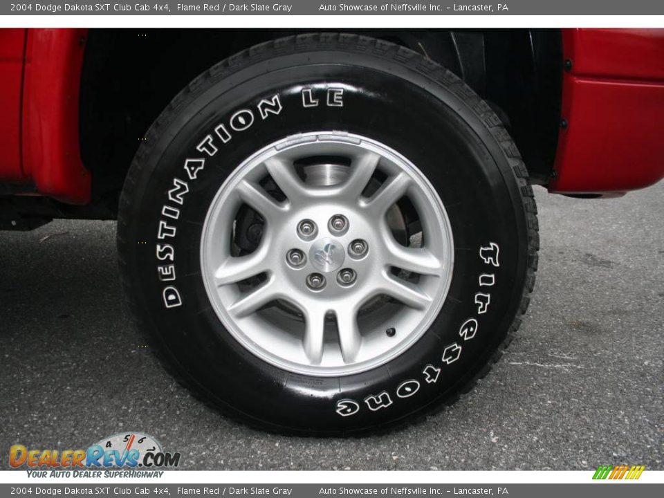 2004 Dodge Dakota SXT Club Cab 4x4 Flame Red / Dark Slate Gray Photo #10