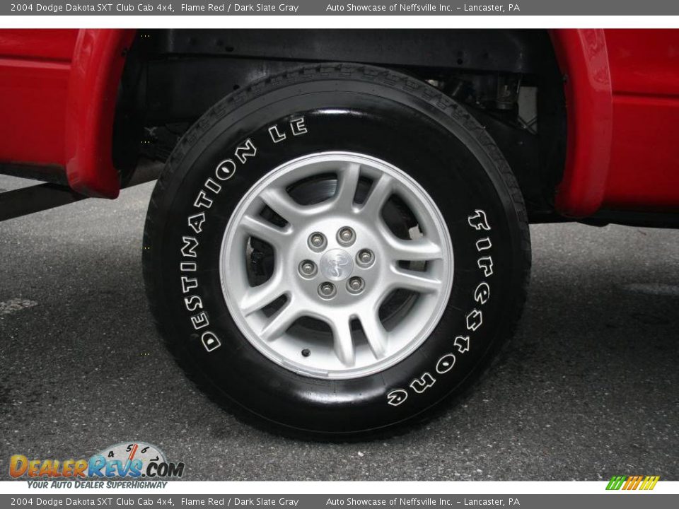 2004 Dodge Dakota SXT Club Cab 4x4 Flame Red / Dark Slate Gray Photo #11