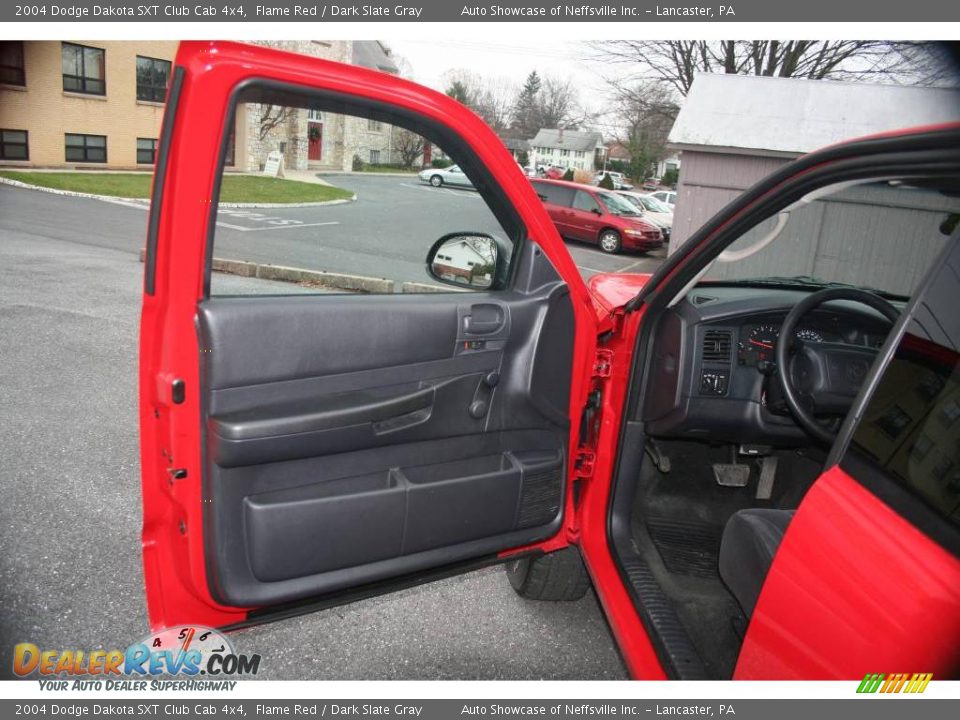 2004 Dodge Dakota SXT Club Cab 4x4 Flame Red / Dark Slate Gray Photo #14