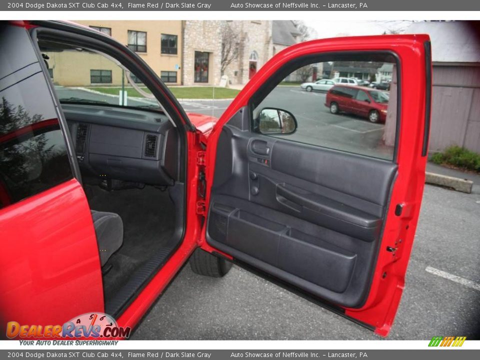 2004 Dodge Dakota SXT Club Cab 4x4 Flame Red / Dark Slate Gray Photo #15