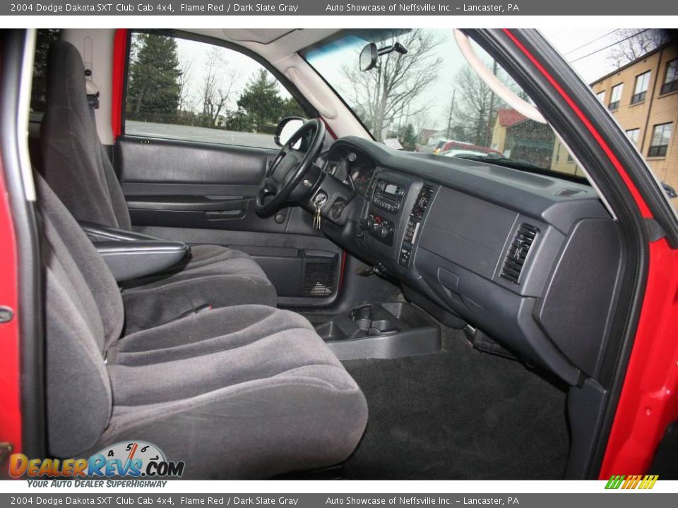 2004 Dodge Dakota SXT Club Cab 4x4 Flame Red / Dark Slate Gray Photo #18