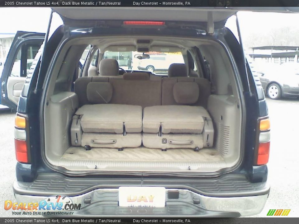 2005 Chevrolet Tahoe LS 4x4 Dark Blue Metallic / Tan/Neutral Photo #7